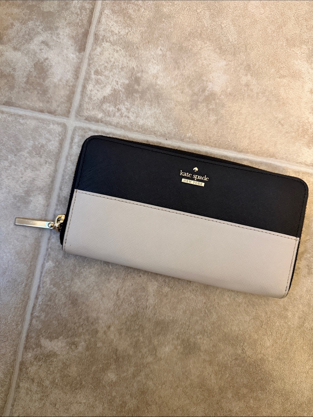kate spade Two-Tone Black and Cream Zip-Around Wallet